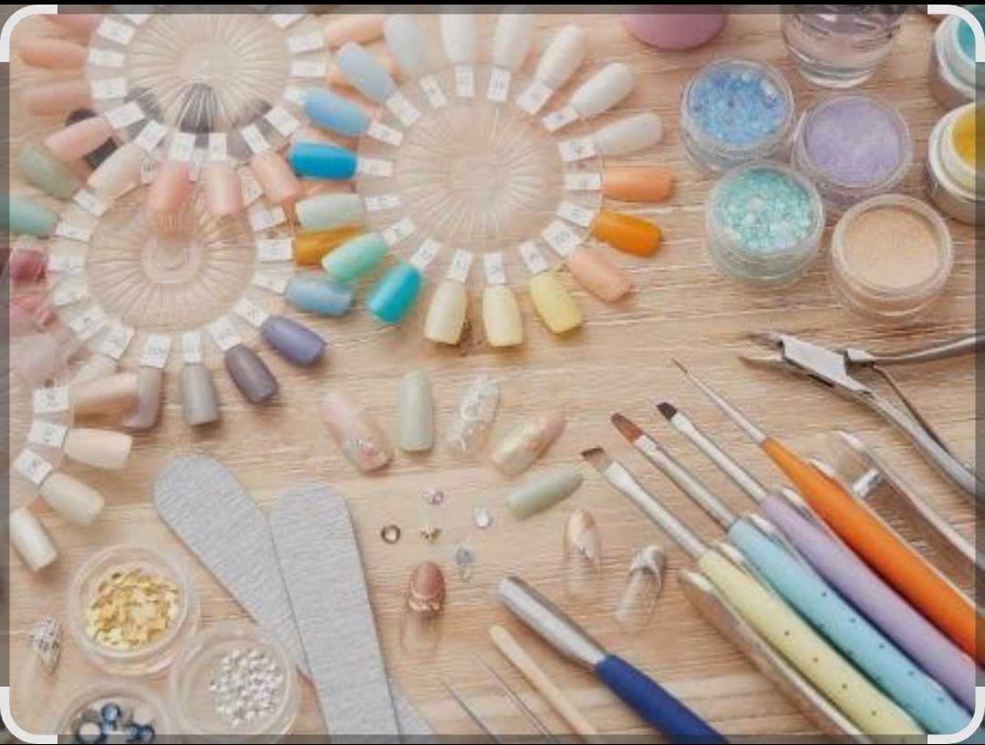 仕事でネイルできない人へ。休日だけ楽しむ最新ジェルネイルチップ